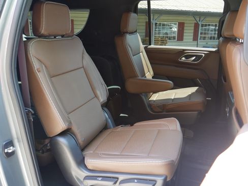Used 2023 Chevrolet Suburban High Country w/ Max Trailering Package AWD/4WD image 32