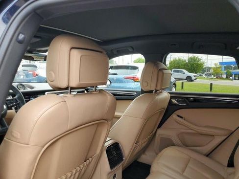 Used 2023 Porsche Macan AWD/4WD image 8