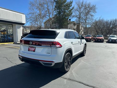 Used 2025 Volkswagen Atlas Cross Sport SEL image 2