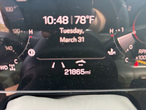 Used 2025 GMC Yukon AT4 w/ AT4 Premium Plus Package image 18