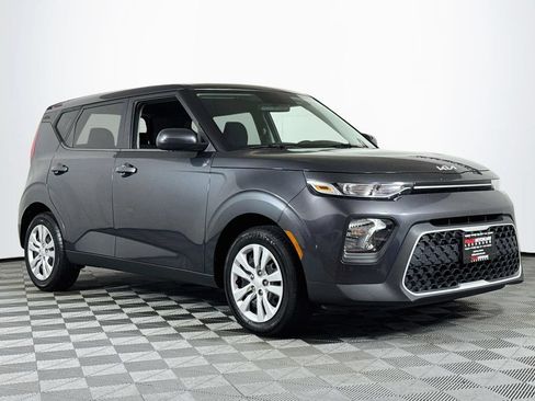 Used 2022 Kia Soul LX FWD image 1