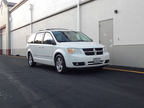 Used 2008 Dodge Grand Caravan SXT FWD image 1