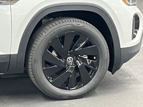 New 2026 Volkswagen Atlas Cross Sport SE image 41