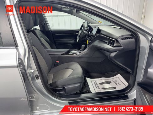 Used 2024 Toyota Camry LE image 10