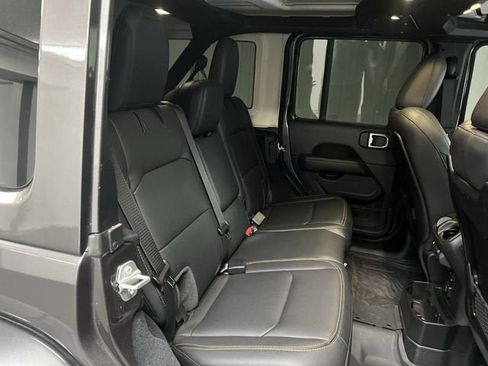 Used 2025 Jeep Wrangler Unlimited Sahara AWD/4WD image 26