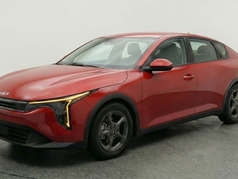 Used 2025 Kia K4 LXS image 3