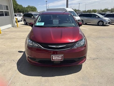 Used 2023 Chrysler Voyager LX FWD image 21