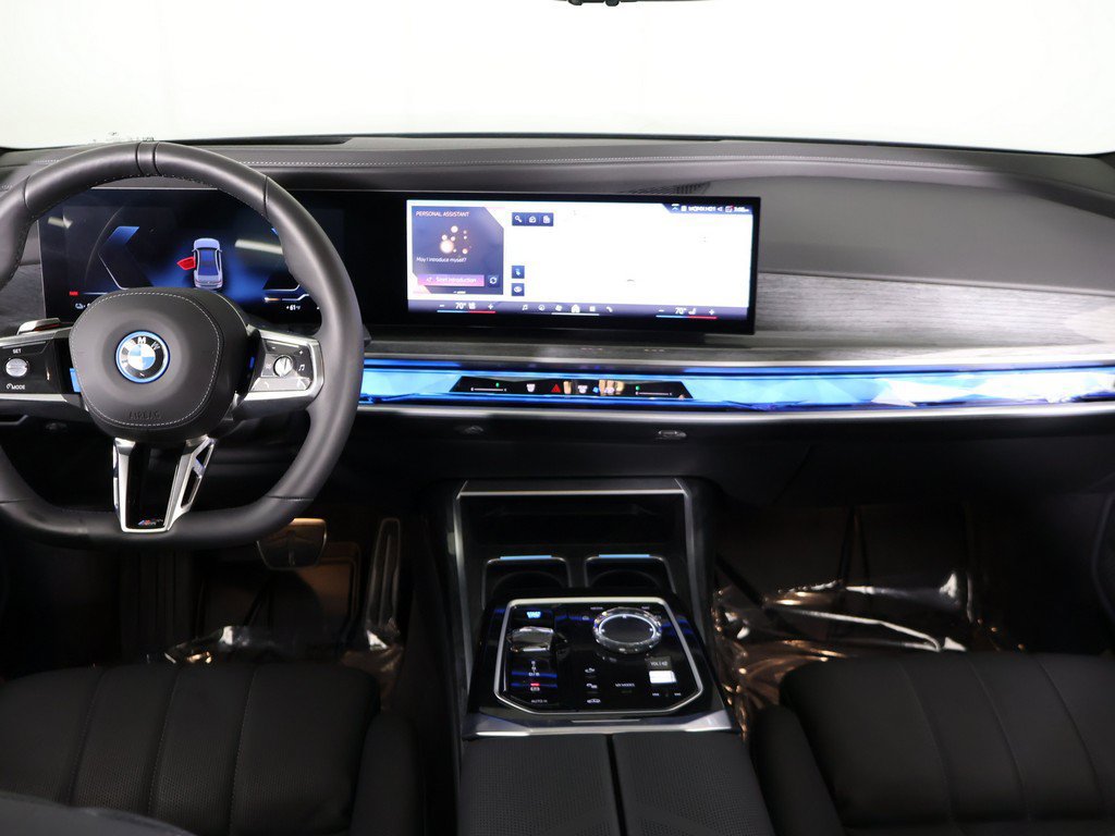 Used 2025 BMW i7 xDrive60 w/ Premium Package AWD/4WD image 39