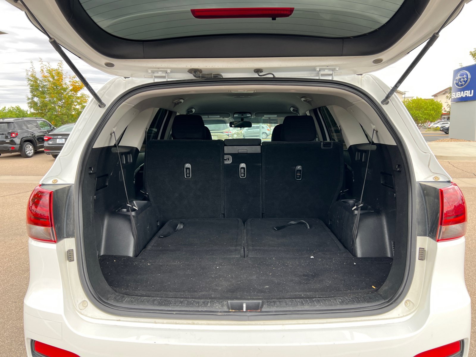 Used 2019 Kia Sorento AWD V6 image 32