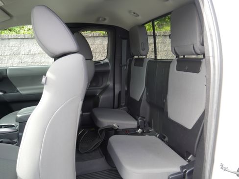 Used 2022 Toyota Tacoma SR5 AWD/4WD image 14