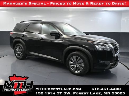 Used 2024 Nissan Pathfinder SV FWD image 1