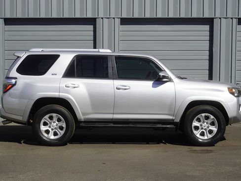 Used 2015 Toyota 4Runner SR5 RWD image 7