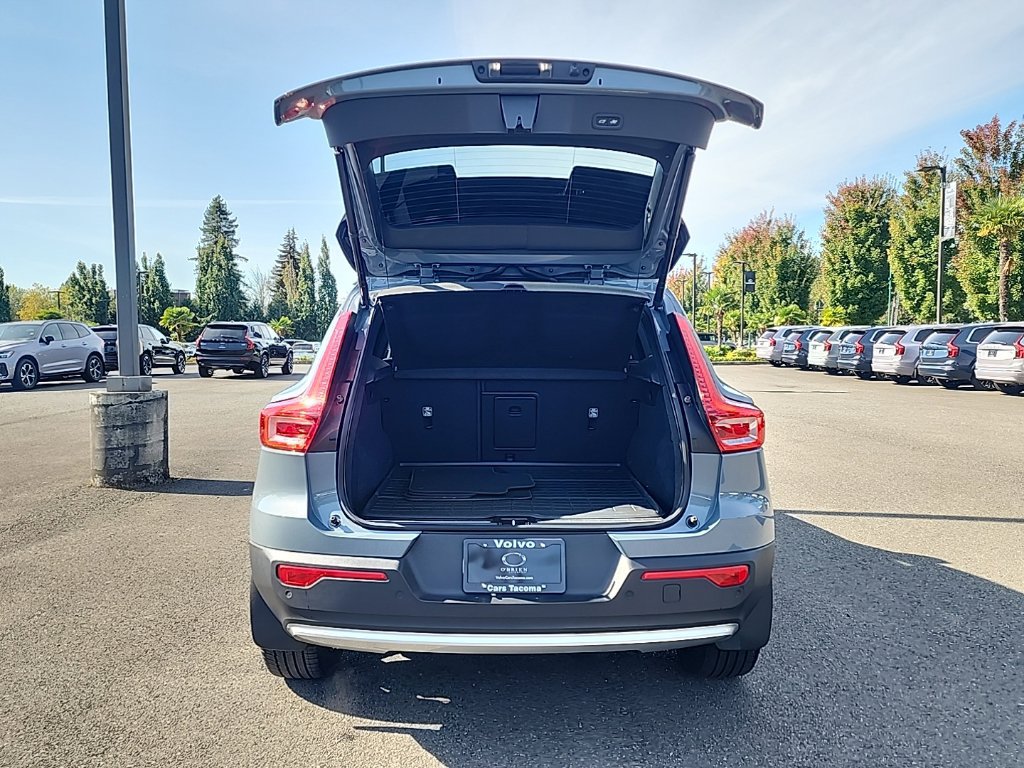 Certified 2023 Volvo XC40 B5 Plus w/ Driver Assist Package AWD/4WD image 16