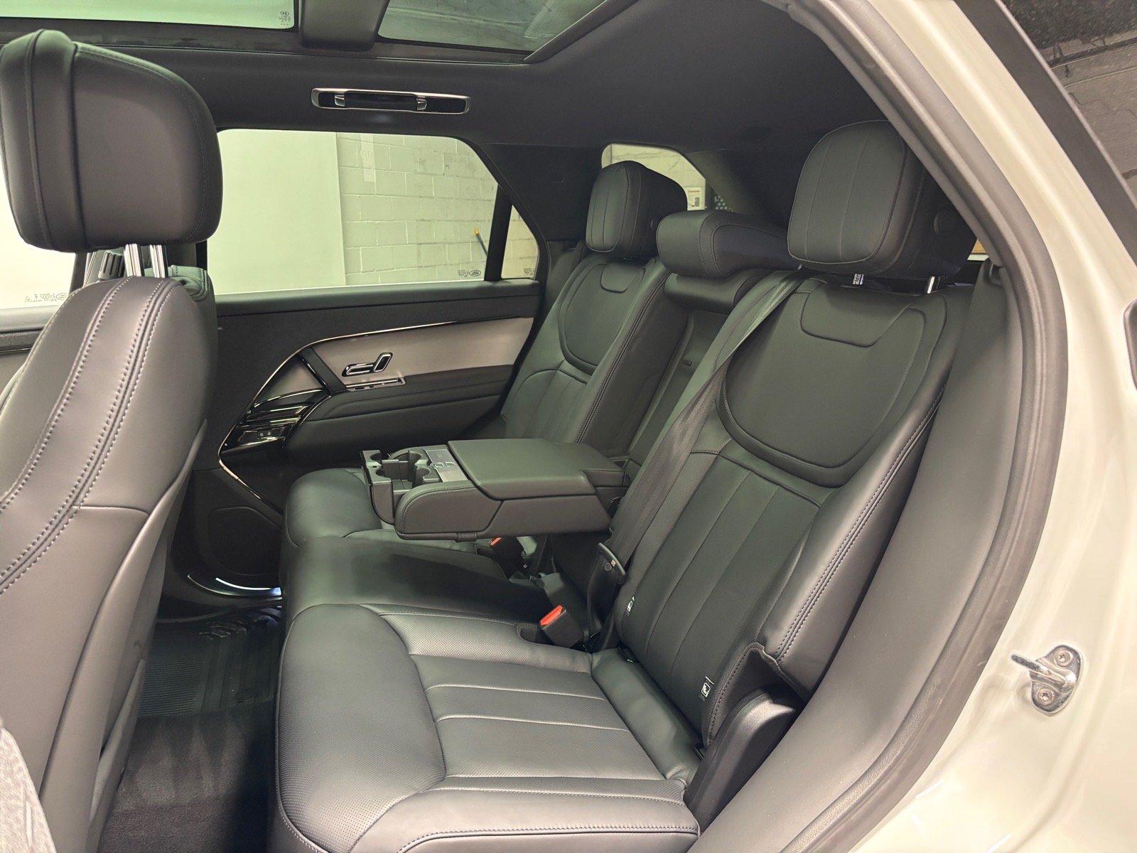 Used 2026 Land Rover Range Rover Sport SE AWD/4WD image 24