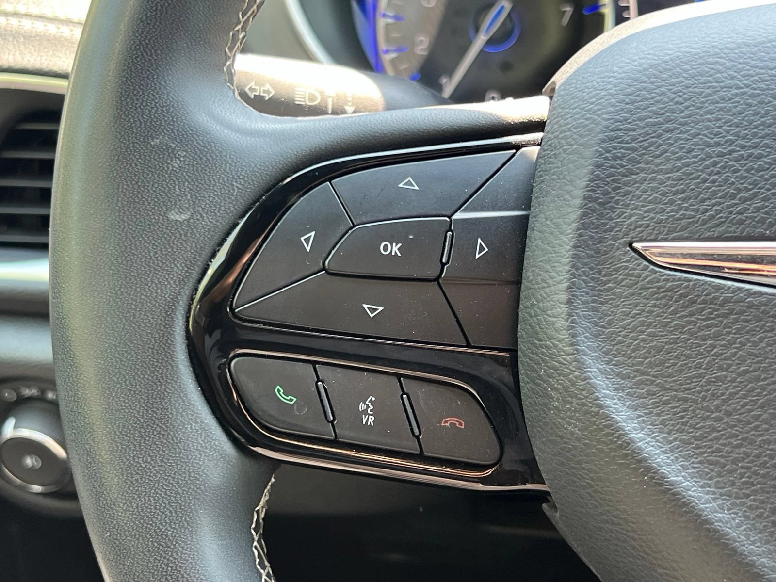 Used 2025 Chrysler Pacifica Limited FWD image 31