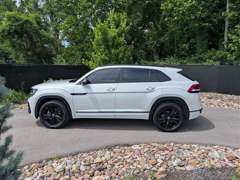 Used 2023 Volkswagen Atlas Cross Sport SEL R-Line AWD/4WD image 2