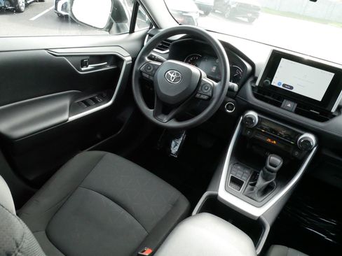 Certified 2025 Toyota RAV4 XLE AWD/4WD image 9
