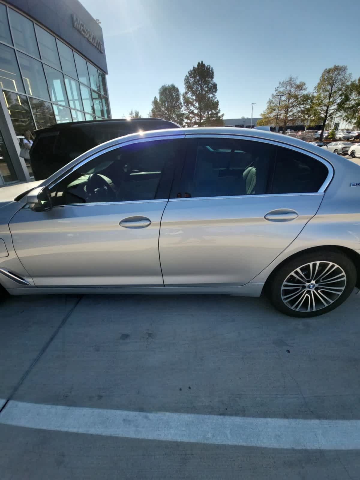 Used 2019 BMW 530e w/ Premium Package RWD image 12