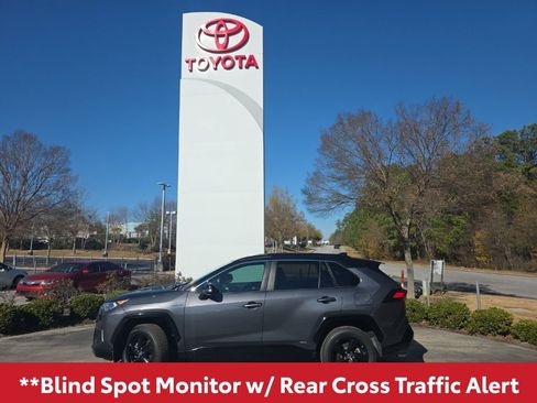 Used 2019 Toyota RAV4 XSE w/ XSE Weather Package image 4