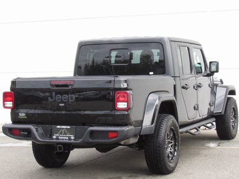 Used 2021 Jeep Gladiator Sport image 5