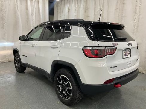 Used 2025 Jeep Compass Trailhawk AWD/4WD image 5