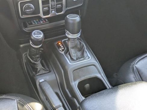 Used 2022 Jeep Gladiator Sport image 14