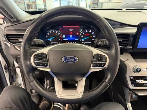Used 2022 Ford Explorer XLT w/ Equipment Group 202A AWD/4WD image 34