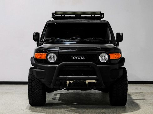 Used 2013 Toyota FJ Cruiser 4WD w/ Convenience Pkg image 3