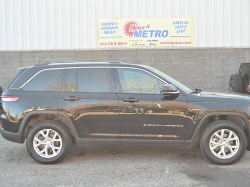 Used 2023 Jeep Grand Cherokee Altitude image 1