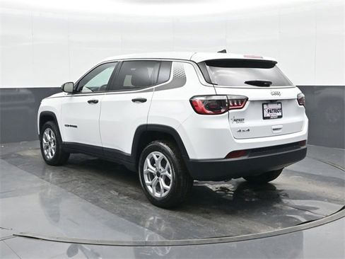 Used 2025 Jeep Compass Sport w/ Mopar Graphics Package image 2