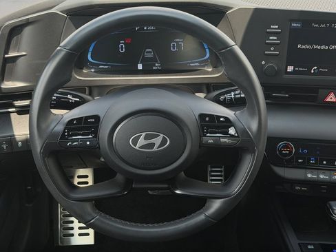Used 2025 Hyundai Elantra Sport FWD image 18