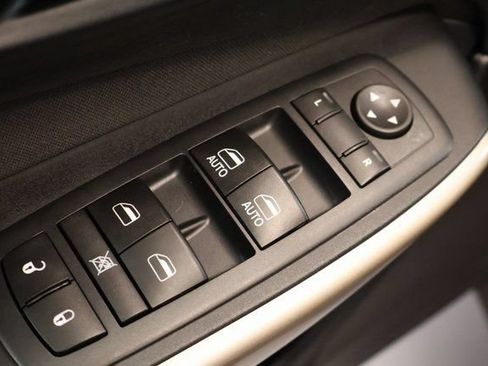 Used 2017 Jeep Cherokee Latitude w/ Comfort/Convenience Group AWD/4WD image 10