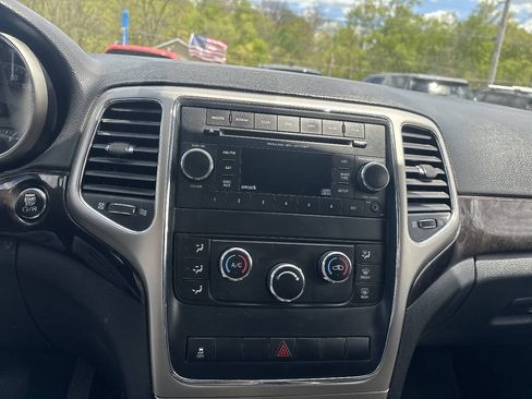 Used 2012 Jeep Grand Cherokee Laredo w/ Laredo E Group AWD/4WD image 29