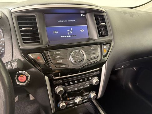 Used 2019 Nissan Pathfinder SV FWD image 16