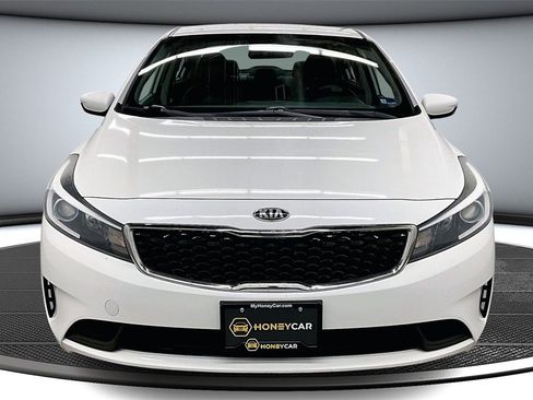 Used 2018 Kia Forte LX image 2