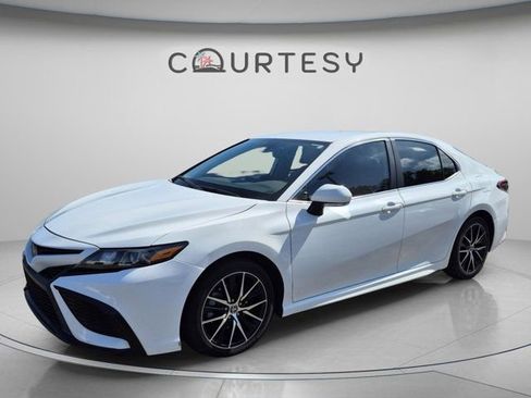 Used 2023 Toyota Camry SE w/ Convenience Package FWD image 1