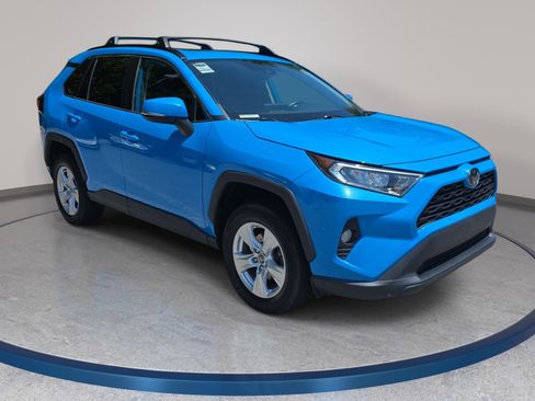 Used 2021 Toyota RAV4 XLE w/ Convenience Package AWD/4WD image 3