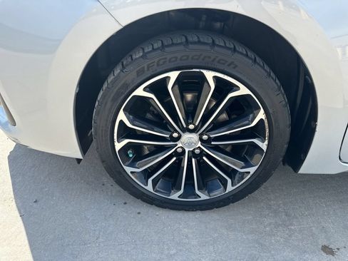 Used 2015 Toyota Corolla S Premium FWD image 40
