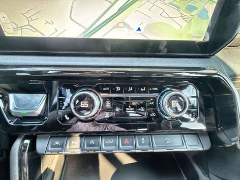 Used 2025 GMC Sierra 1500 AT4 w/ AT4 Premium Package AWD/4WD image 19