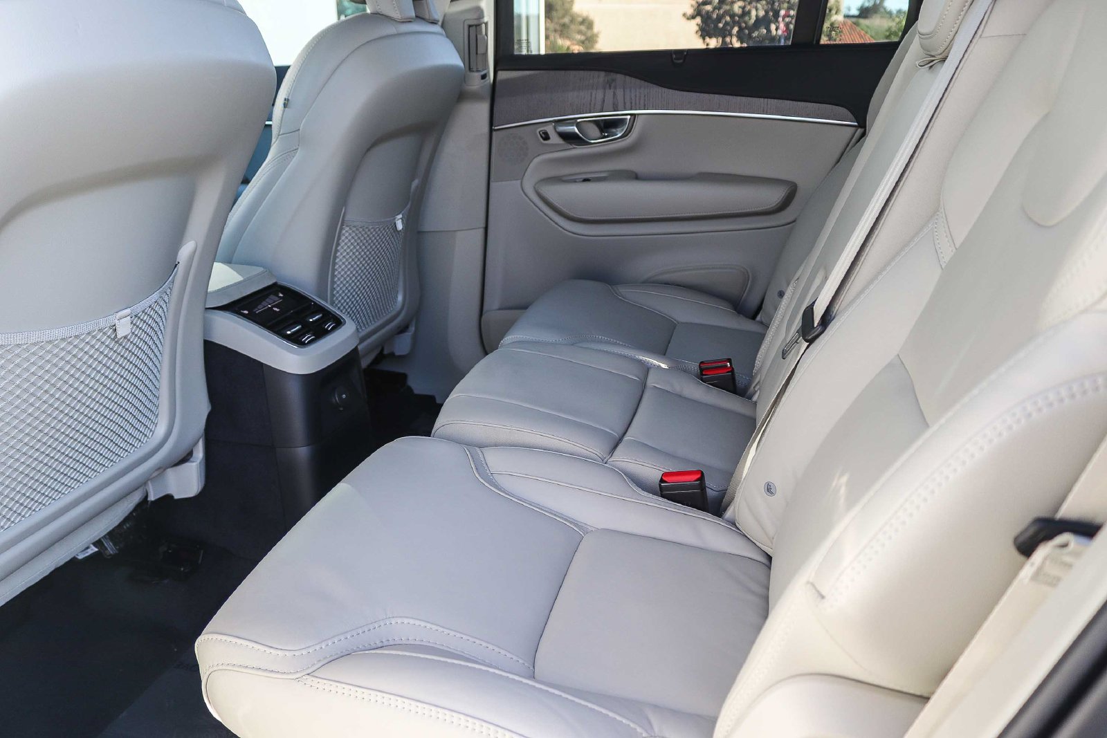 Used 2025 Volvo XC90 T8 Ultra w/ Protection Package Premier AWD/4WD image 19