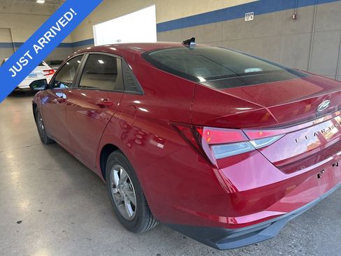 Used 2021 Hyundai Elantra SE w/ Cargo Package FWD image 4