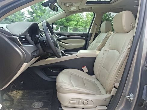 Used 2018 Buick Enclave Essence FWD image 17