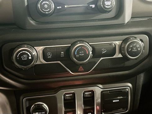 Used 2018 Jeep Wrangler Sport S image 17