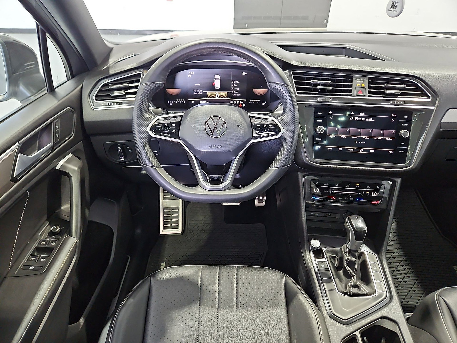 Used 2023 Volkswagen Tiguan SE R-Line FWD image 14