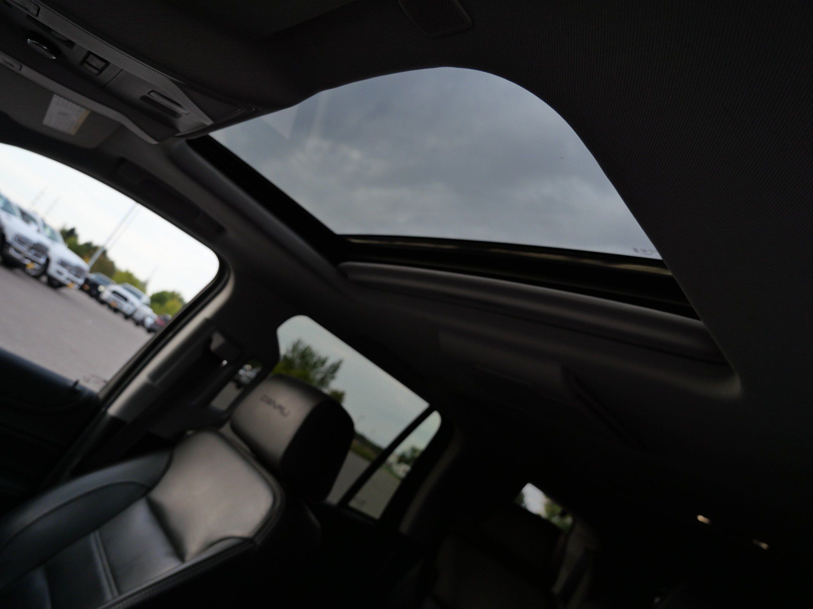 Used 2019 GMC Yukon Denali w/ Denali Ultimate Package AWD/4WD image 22
