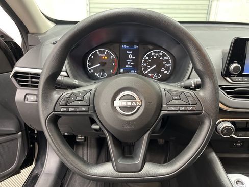 Used 2024 Nissan Altima 2.5 S FWD image 17