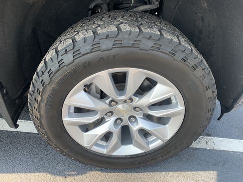 Used 2019 Chevrolet Silverado 1500 Custom w/ Custom Value Package AWD/4WD image 13