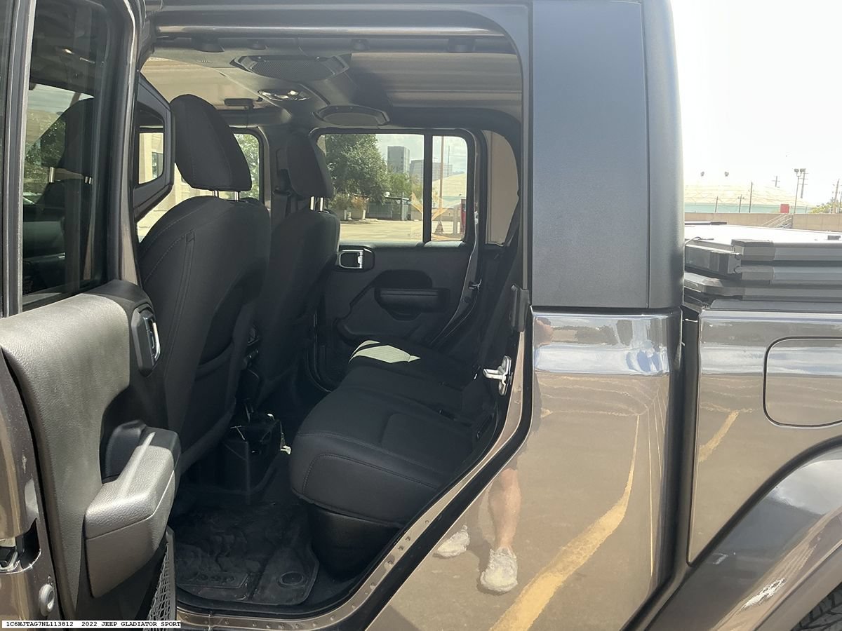Used 2022 Jeep Gladiator Sport AWD/4WD image 9