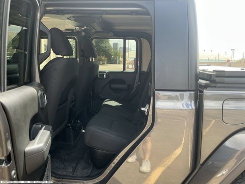 Used 2022 Jeep Gladiator Sport AWD/4WD image 9