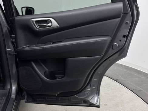 Used 2020 Nissan Pathfinder S AWD/4WD image 30
